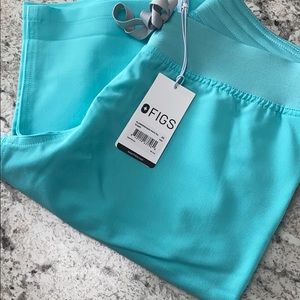 Figs Aqua Scrubs